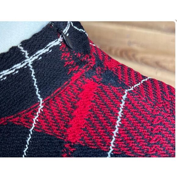 St. John Collection Tartan Jacket and Sleeveless Shirt Set - Picture 11 of 12